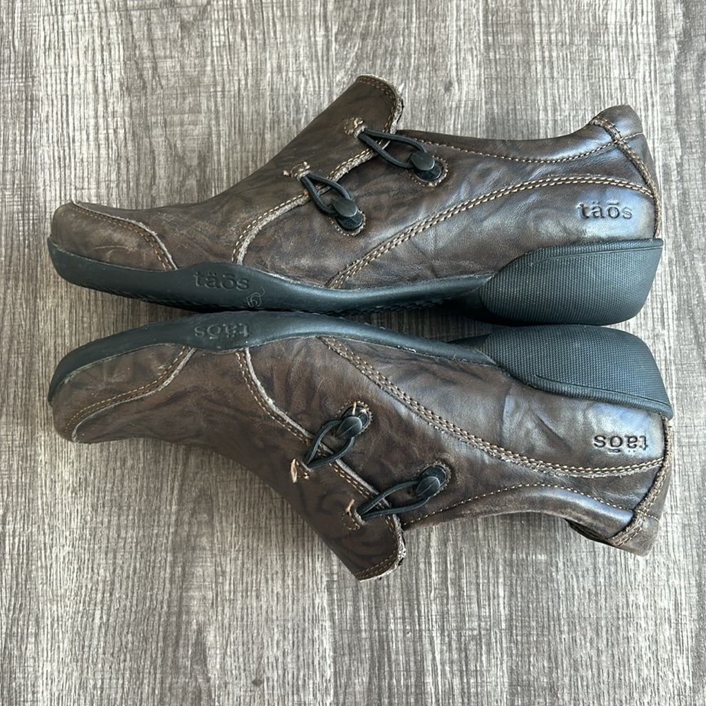 Taos Brown Encore Leather Shoes W/Bungee Straps Distressed Low Top Women’s 7.5
